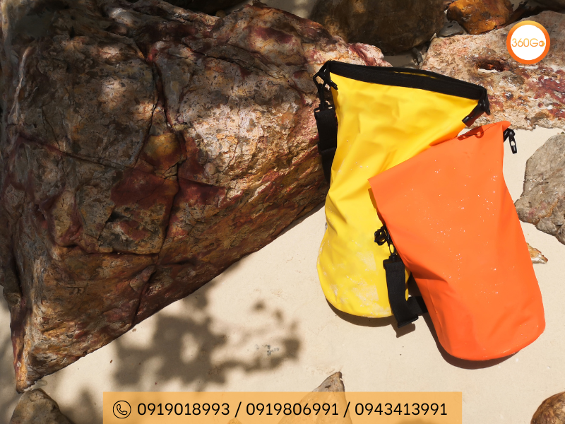 Đừng quên mang theo một chiếc túi chống nước nếu bạn đi biển - Du lịch 360Go